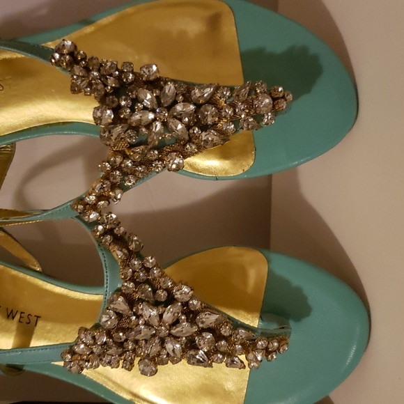 Brand New Nine West Seahorse Jeweled Sandals Size 6 - Picture 2 of 7